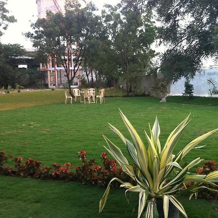 Oyster Airport Hotel Hyderabad Luaran gambar