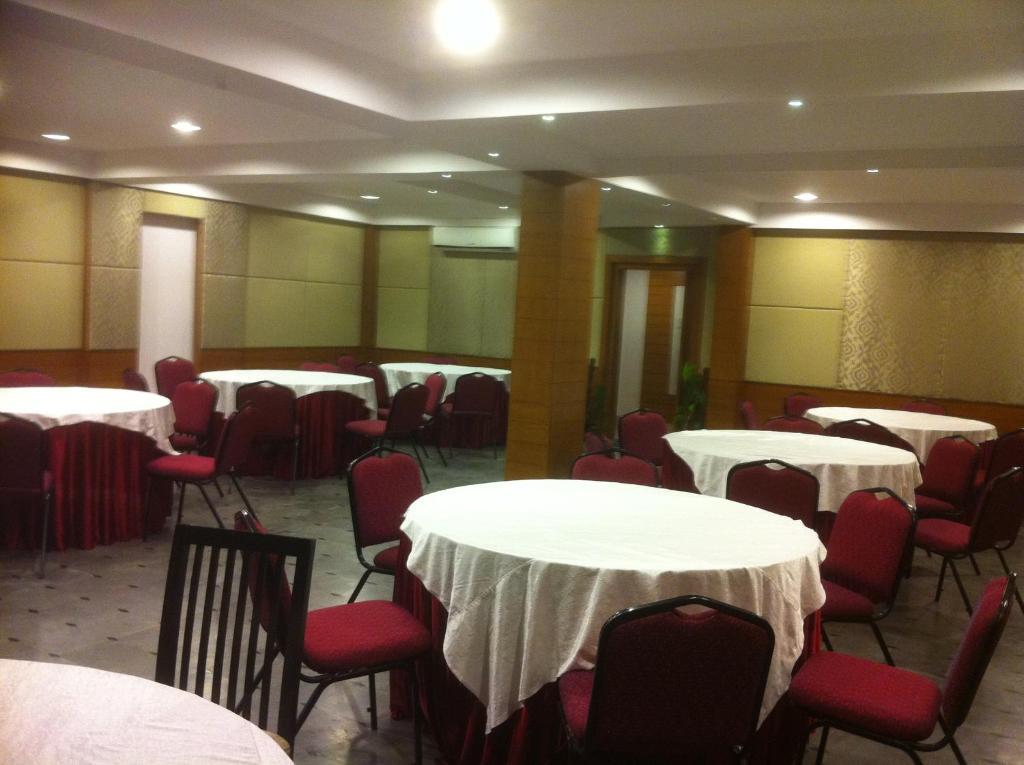 Oyster Airport Hotel Hyderabad Luaran gambar