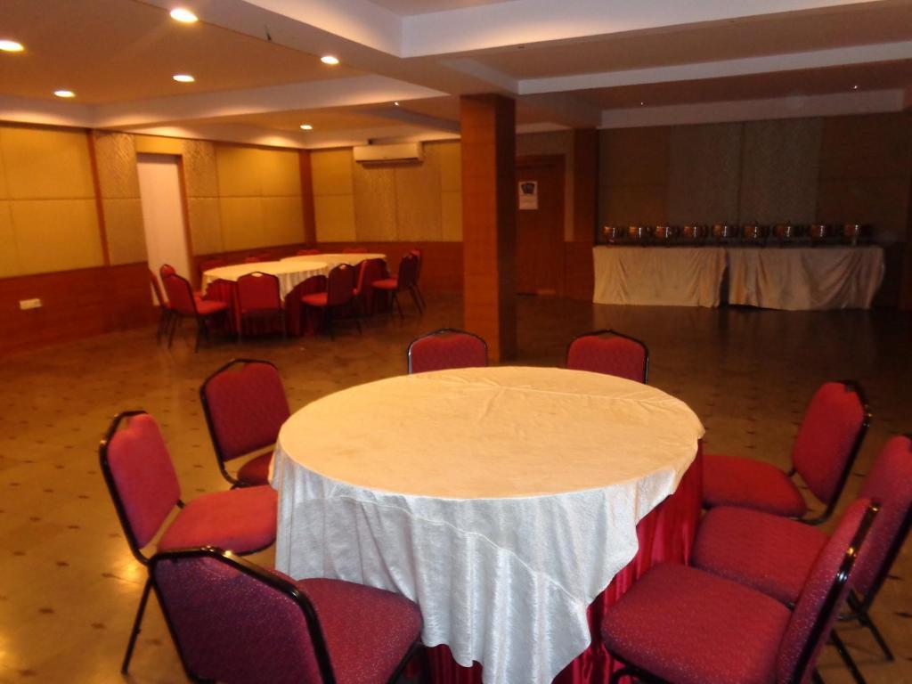 Oyster Airport Hotel Hyderabad Luaran gambar
